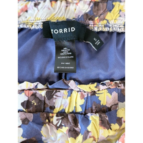Torrid Floral Print Shorts Plus Size‎ 5 Elastic Waist Pull On Lined - Picture 2 of 5